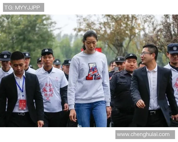 身高优势与运动魅力并存的足球明星与女排运动员的精彩对比
